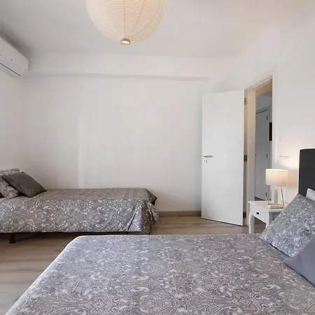 Edificio Julio Dinis Apartment